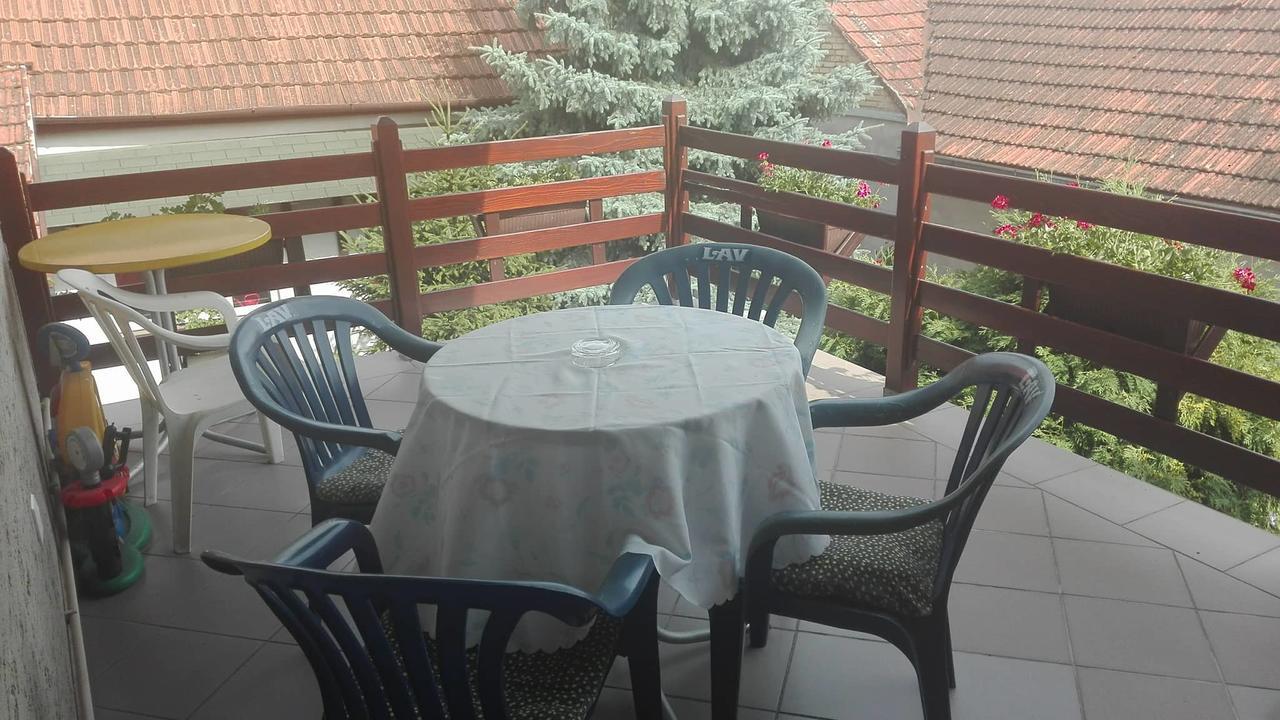 Domacinstvo Opavski Backi Petrovac Exterior foto